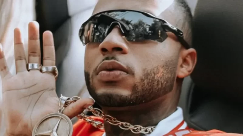 Orochi compra todos os produtos de farmácia e envia para RS