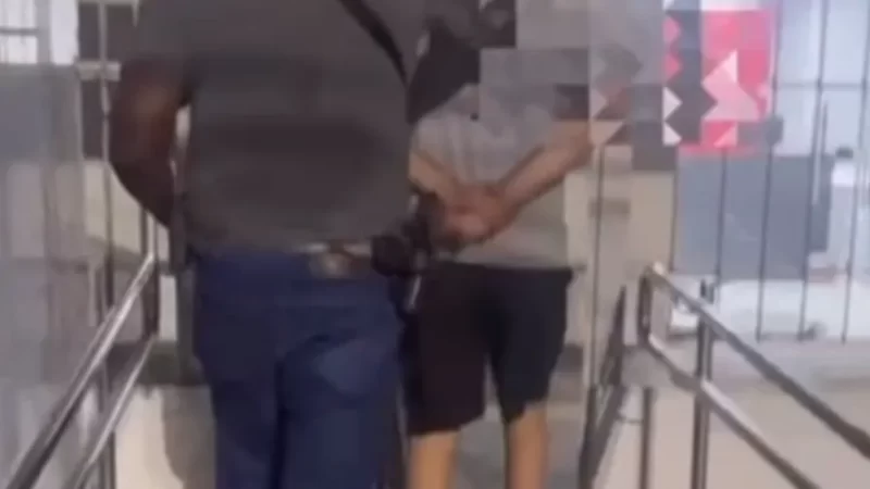 Polícia prende suspeito de envolvimento em roubo de carro