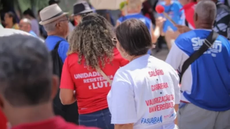 Professores: governo Lula oferece até 31% de aumento, mas nada em 2024