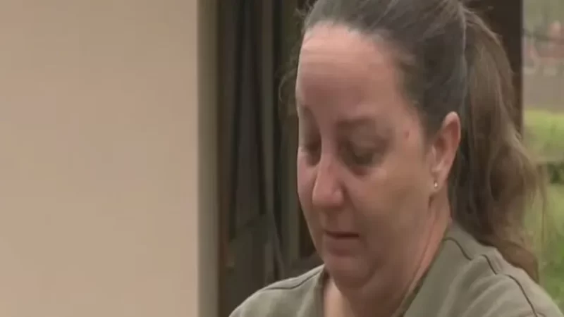 RS: mulher fica mais de 24h agarrada a um poste aguardando resgate