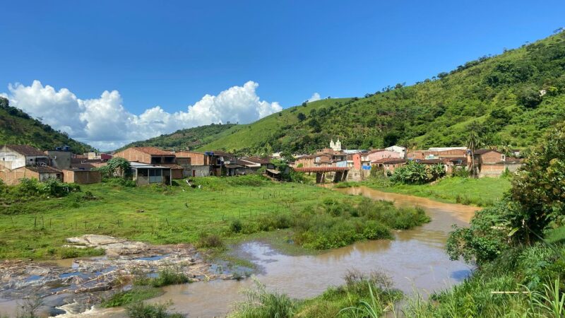 Homem é chamado à porta de casa e morto a tiros em frente à família