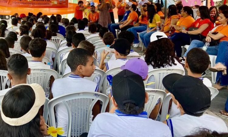 Quebrangulo realiza passeata em alusão ao Dia Nacional de Combate ao Abuso e a Exploração Sexual