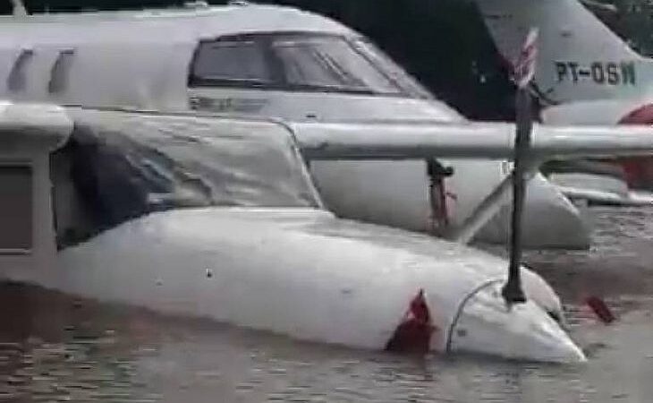 Água volta a subir no aeroporto de Porto Alegre e atinge aviões