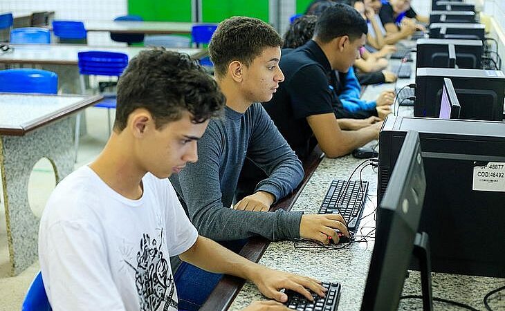 Instalação obrigatória de internet nas escolas públicas deve ser votada no senado