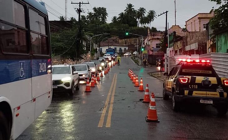 Faixa reversível está em fase de teste para reduzir congestionamento na ladeira de Bebedouro