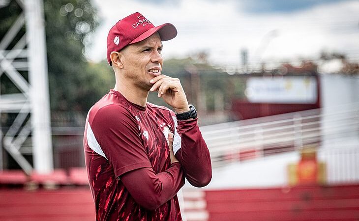 Quem é Higo Magalhães? Conheça o novo técnico do CSA