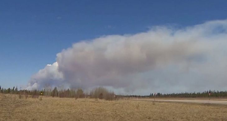 Incêndios florestais expulsam milhares de casas