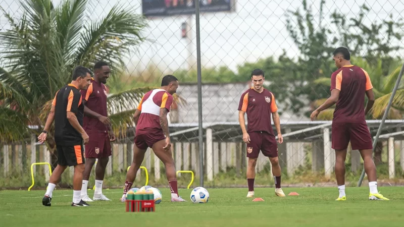 CRB treina e embarca hoje para Fortaleza