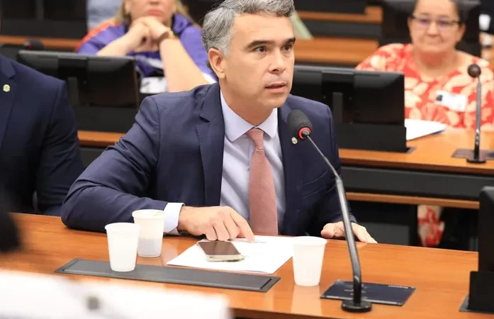Comissão de Educação aprova texto do deputado Rafael Brito que torna repasse no valor da merenda escolar