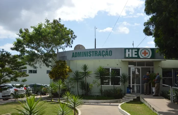 Policiais socorrem vítima de acidente por falta de SAMU em Arapiraca