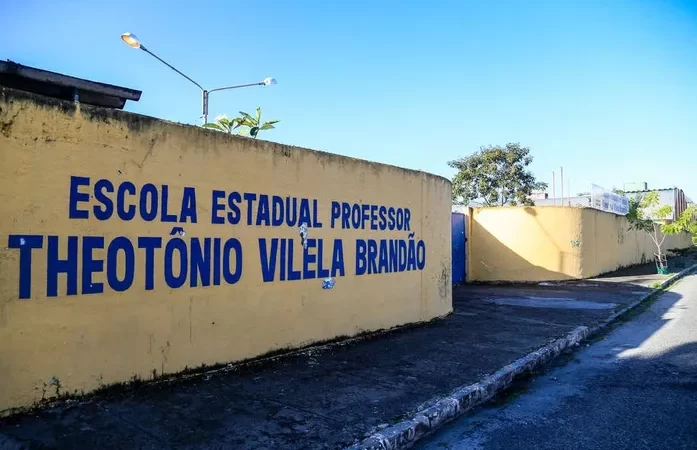 Suposto policial saca arma de fogo e agride estudantes durante partida do JEAL, em escola