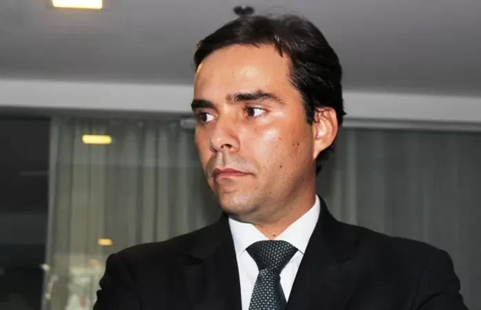 Briga entre vereador Kelmann e secretário Vitor Pereira é pelo controle de secretaria de Dantas