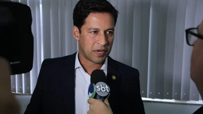 Senador negocia para ser vice de JHC