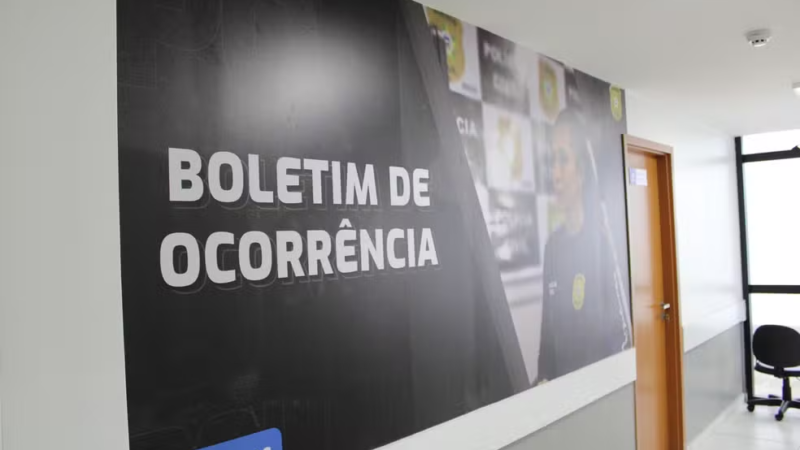 Homem é flagrado dirigindo embriagado com duas crianças dentro do carro em Maceió