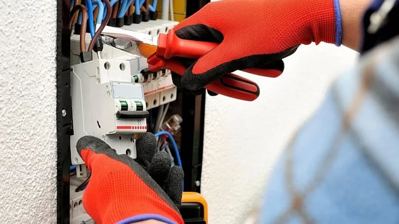 Homem é preso após tentar impedir corte de energia e tentar agredir militares em Taquarana