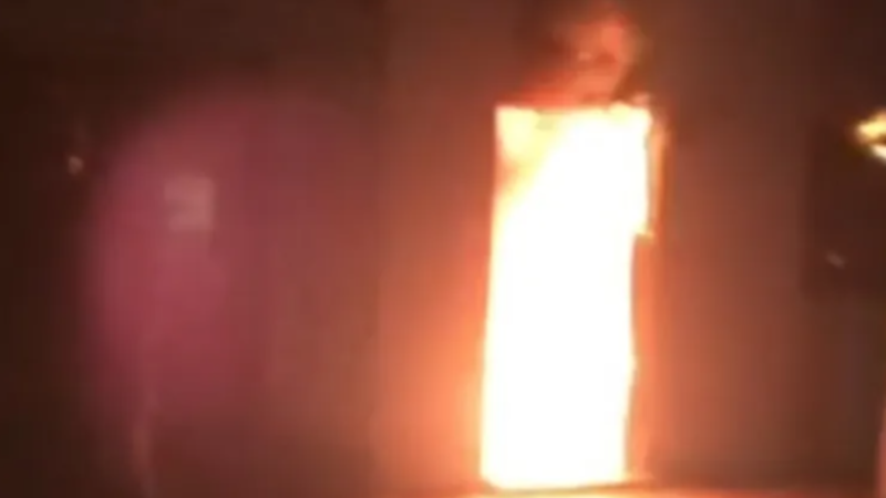 Incêndio destrói casa em Penedo e dois idosos são socorridos