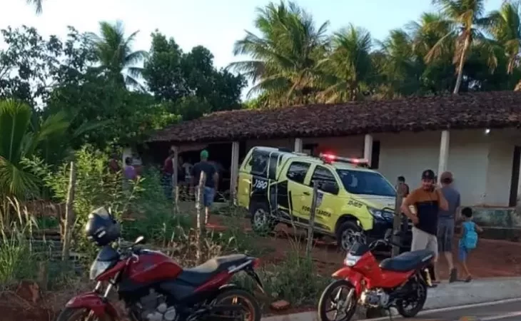 Mulher é encontrada morta após passar a noite ingerindo bebida alcoólica