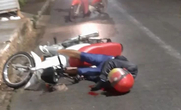 Motociclista é morto com tiros na cabeça quando transitava em via pública