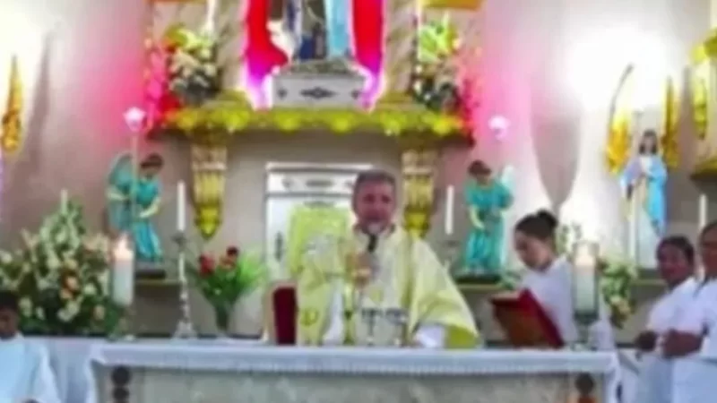 Após padre ser afastado por relacionamento com fiel, novo pároco é nomeado