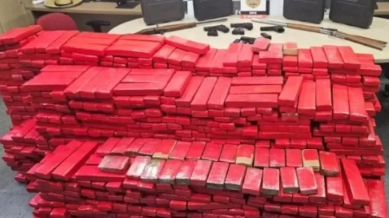 Polícia apreende mais de 800 kg de maconha em operação
