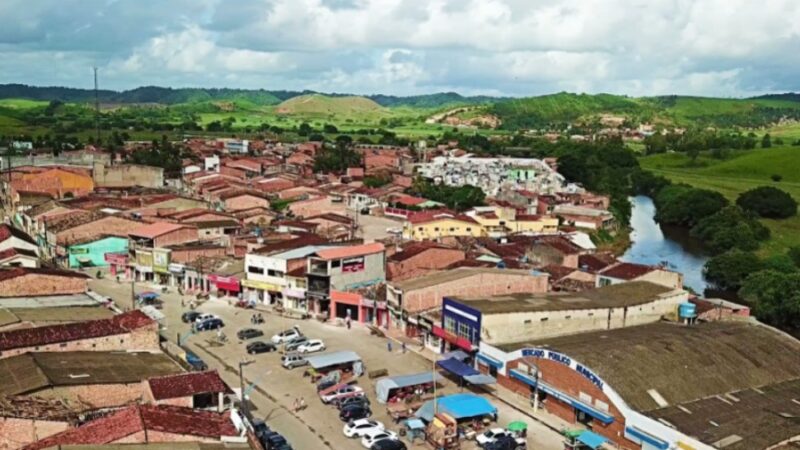 Mulher fica ferida ao ser esfaqueada pelo ex-marido