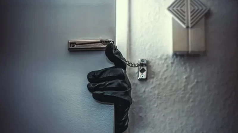 Casa é invadida e R$ 10 mil reais em objetos são furtados, em Arapiraca