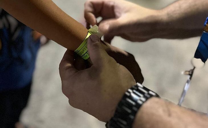 Projeto determina distribuição de pulseiras de identificação para crianças durante eventos em AL