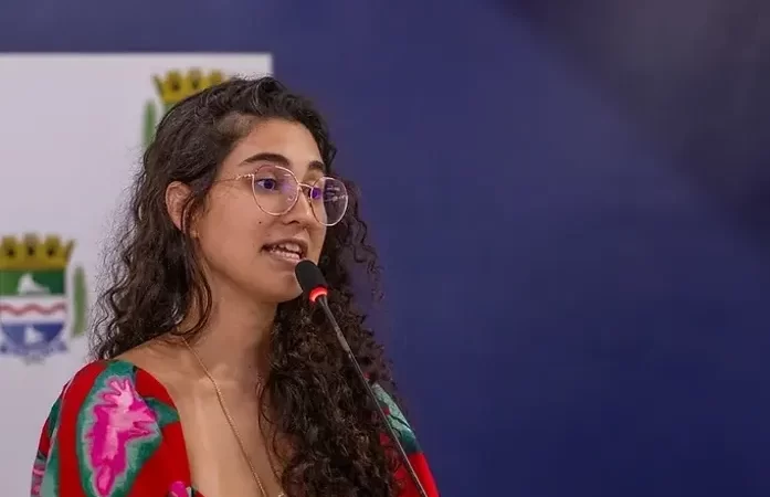 Teca Nelma é a única vereadora a se opor à concessão de honraria à senadora Damares Alves