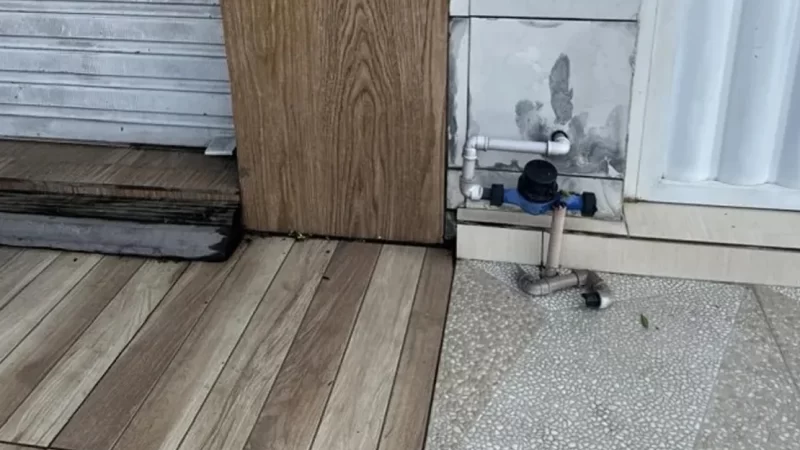 Após ter água cortada, idoso de 72 anos é preso por danificar hidrômetro e fazer ameaça