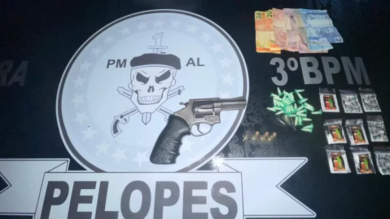 Suspeito de traficar em bar é preso com arma e cocaína