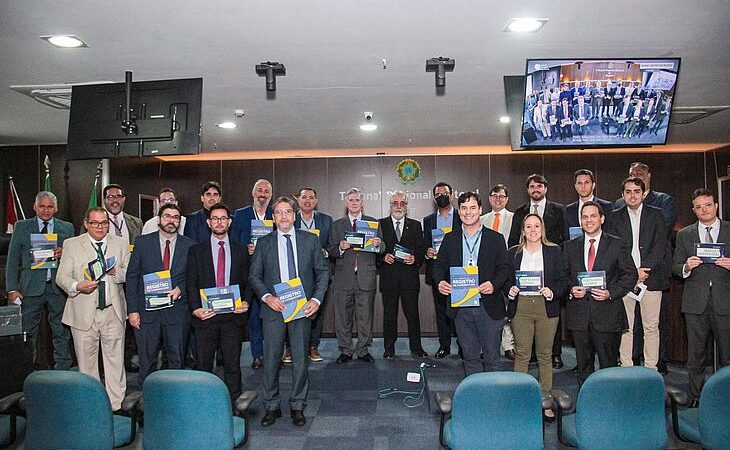 TRE e partidos políticos assinam termo de compromisso para as eleições