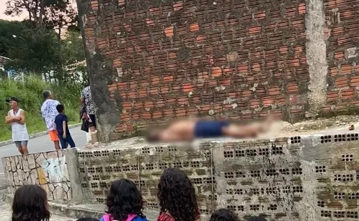 Homem é encontrado morto em calçada de residência em Alagoas