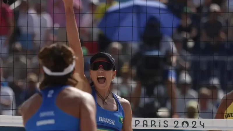 Vôlei de praia: Carol e Bárbara voltam a vencer e avançam às oitavas