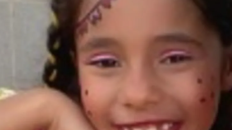 Mãe é presa suspeita de matar filha com facada no pescoço após surtar em Rio Largo