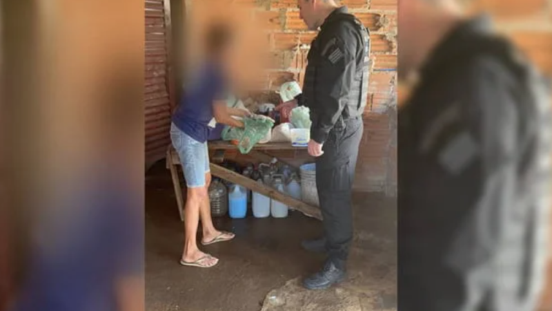 Mulher seda companheiro e mutila pênis dele com soda cáustica em Goiás