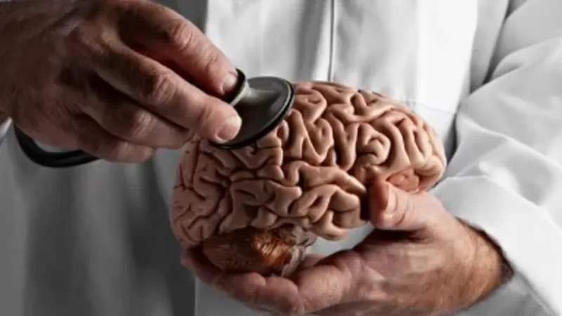 Covid tem impacto no cérebro semelhante à esquizofrenia, diz Unicamp