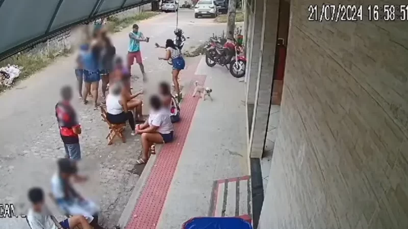 Ex mata mulher a tiros na frente de bar