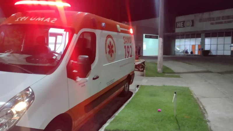 Homem é esfaqueado após discutir com algoz durante bebedeira em praça