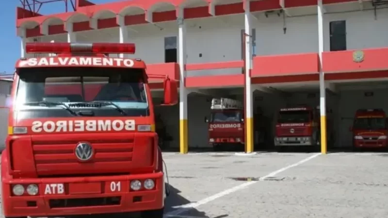 Idoso e criança sofrem queimaduras durante incêndio em residência