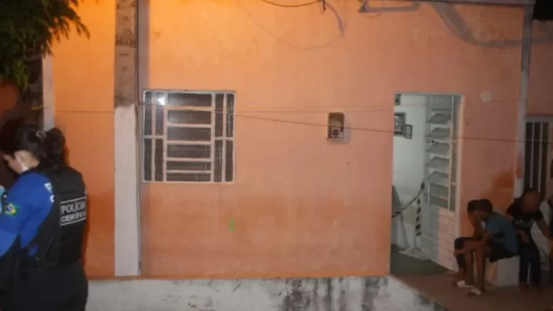 Perícia coleta amostras nas mãos de adolescente morta em Santana do Ipanema