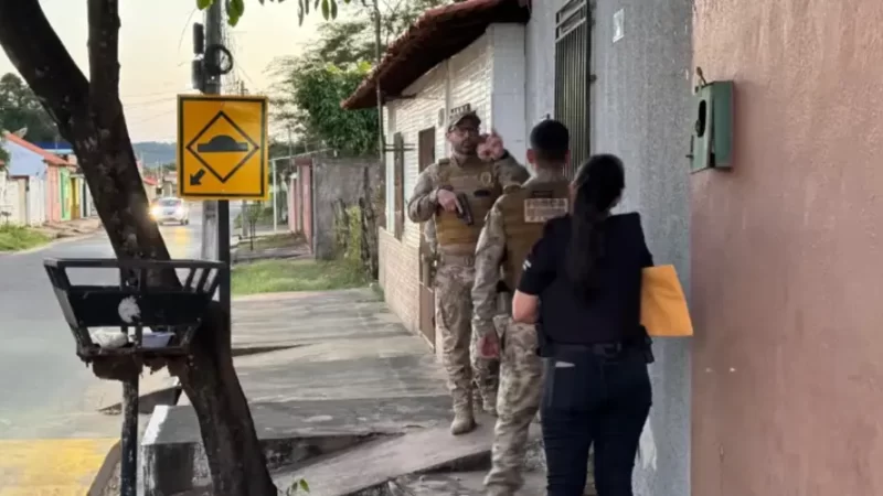 Polícia prende quadrilha que usava carro importado para vender celulares roubados