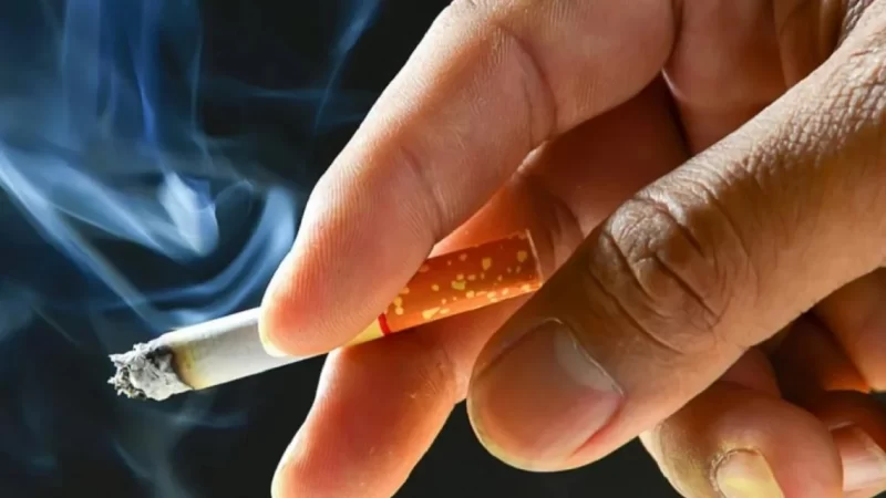 Por ciúmes, rapaz queima olho da namorada com cigarro