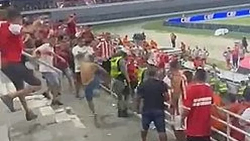 Dois envolvidos em confusão na partida entre CRB e Coritiba se apresentam à polícia