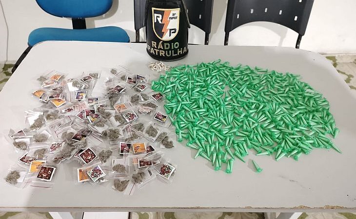 Mais de 500 pinos de cocaína e outras drogas são apreendidos em Arapiraca