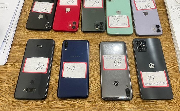 Com suspeita de roubo, 17 aparelhos celulares são apreendidos em loja de revenda