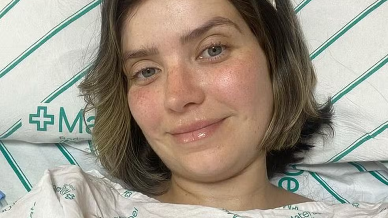 Grávida e com câncer na mama e ossos, cantora gospel pede orações: ‘Preciso muito