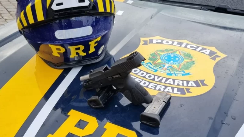 PRF prende dois homens por porte ilegal de arma de fogo, em São Miguel dos Campos