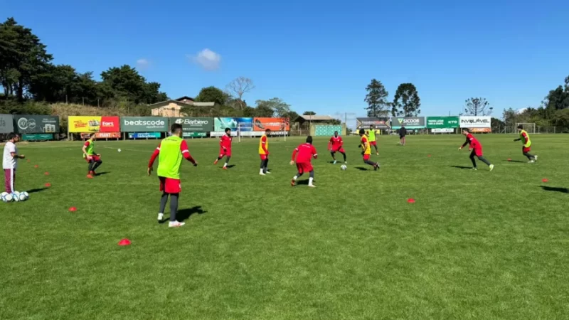 CRB treina em Chapecó e chega a Maceió na madrugada desta terça (27)