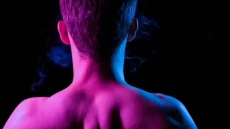 Homem com condição rara vê mundo cor-de-rosa ao ter orgasmos