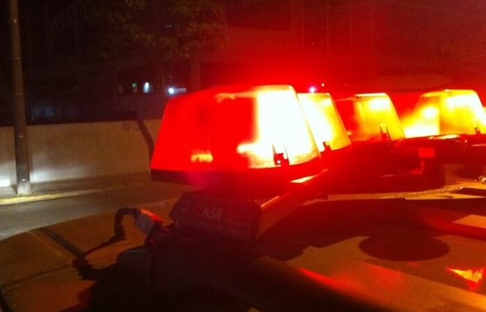 Após registrar BO, mulher apanha de ex em frente a delegacia